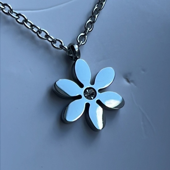 Flower necklace set for women - Picture 2 of 4